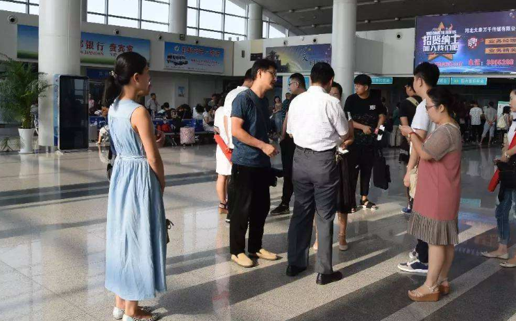 【快讯】市政府党组＂不忘初心,牢记使命＂专题民主生活会召开